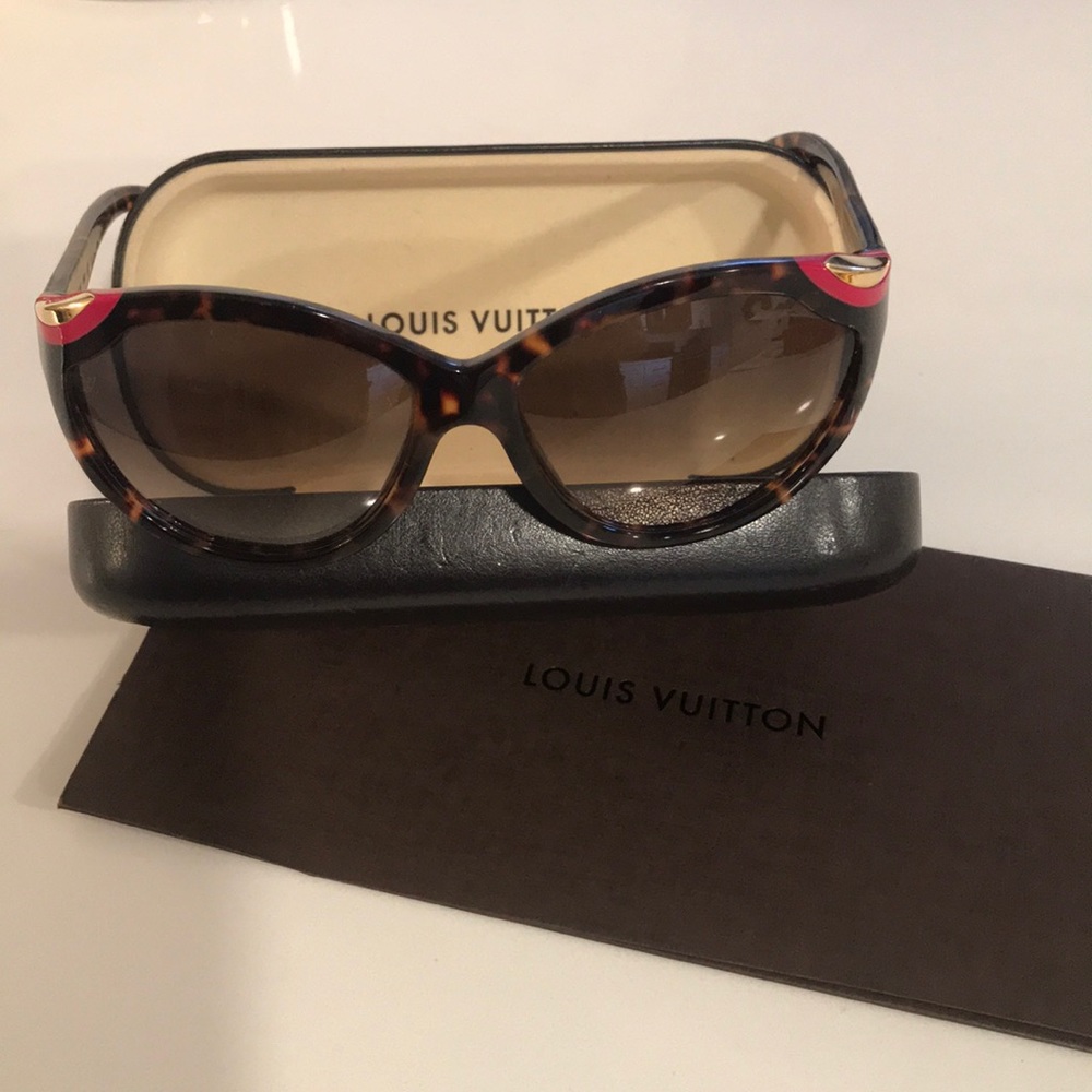 Louis Vuitton Cat Eye Sunglasses Tort. Authentic